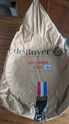 Buyer mineral round - buyer,